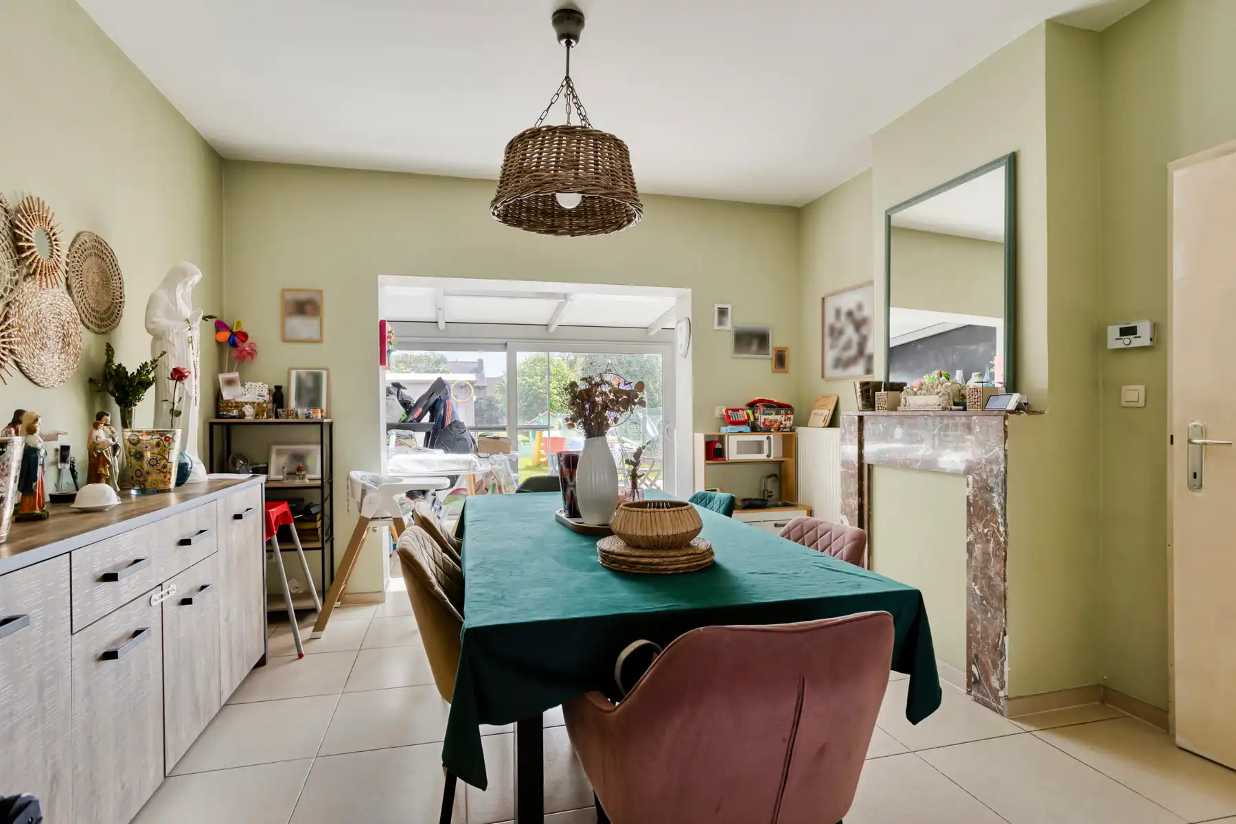 Goed gelegen woning met 3 slaapkamers, bureau en tuin foto 12