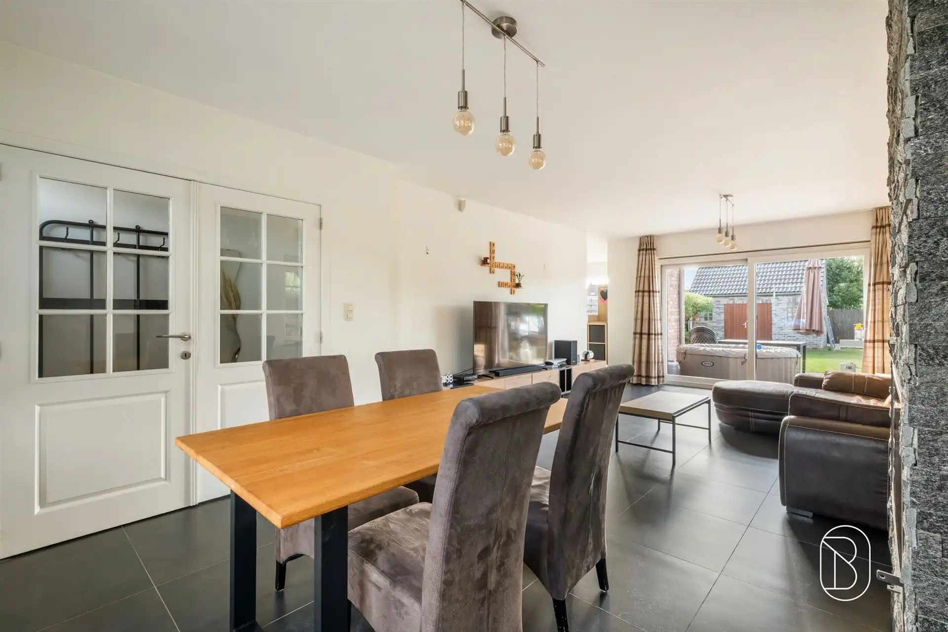 Recente HOB, perfect gelegen in een gewilde woonwijk. foto 9
