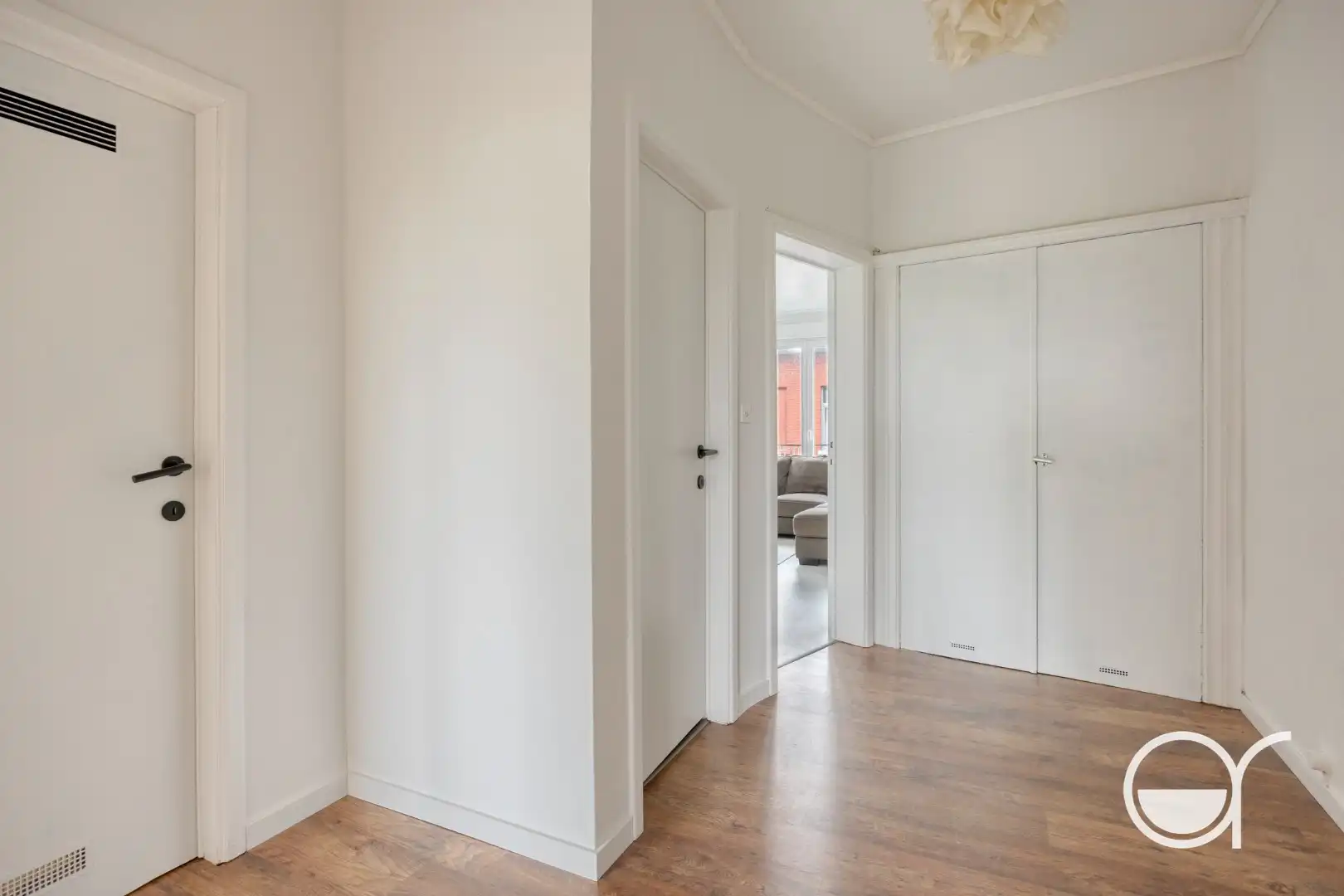 Instapklaar tweeslaapkamerappartement met garagebox foto 7