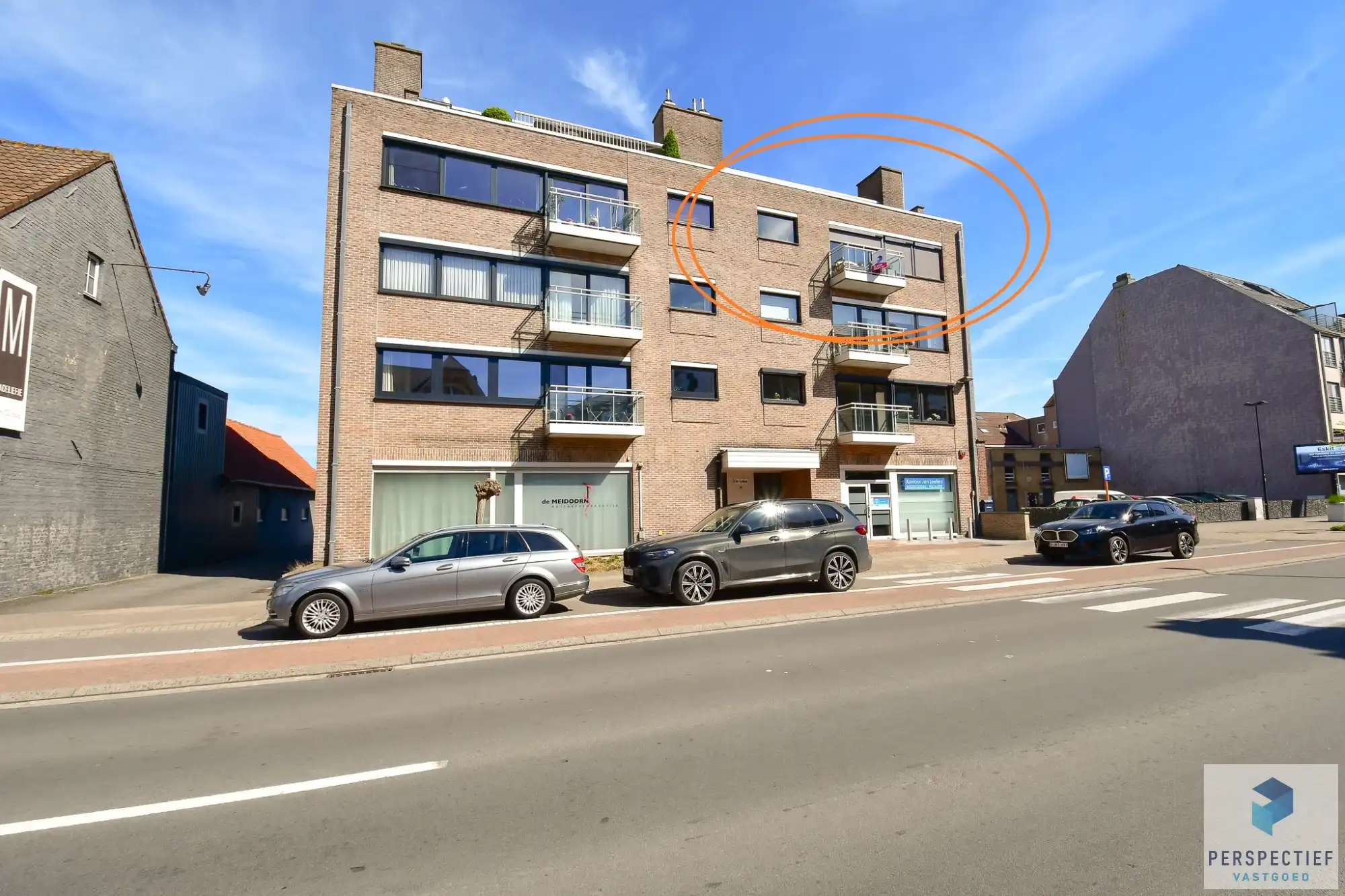 GOED GELEGEN en GROOT ( 150 m²) APPARTEMENT MET 3 SLAAPKAMERS foto {{pictureIndex}}