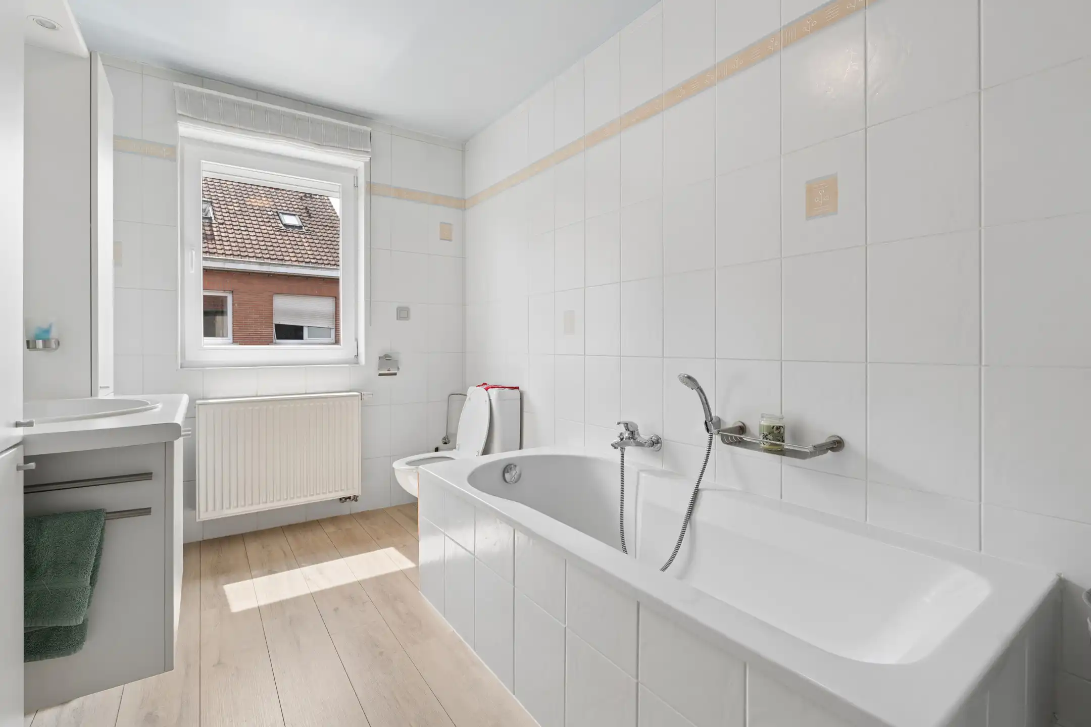 Ruime gezinswoning met garage en 5 slaapkamers.  foto 18