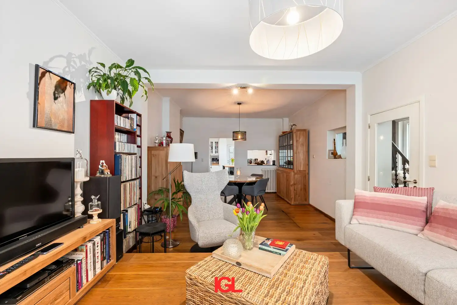 Charmante en instapklare 3‑gevelwoning met grote tuin in Beersel foto 5