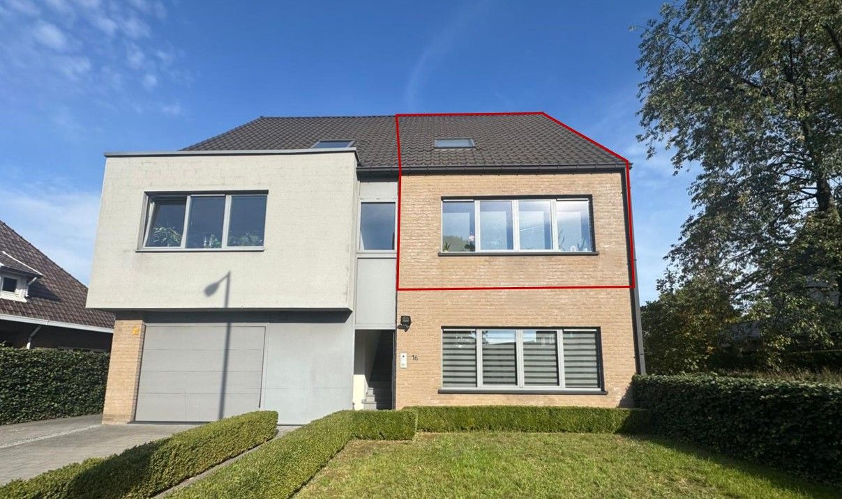 RUIM DUPLEX APPARTEMENT MET TERRAS foto {{pictureIndex}}