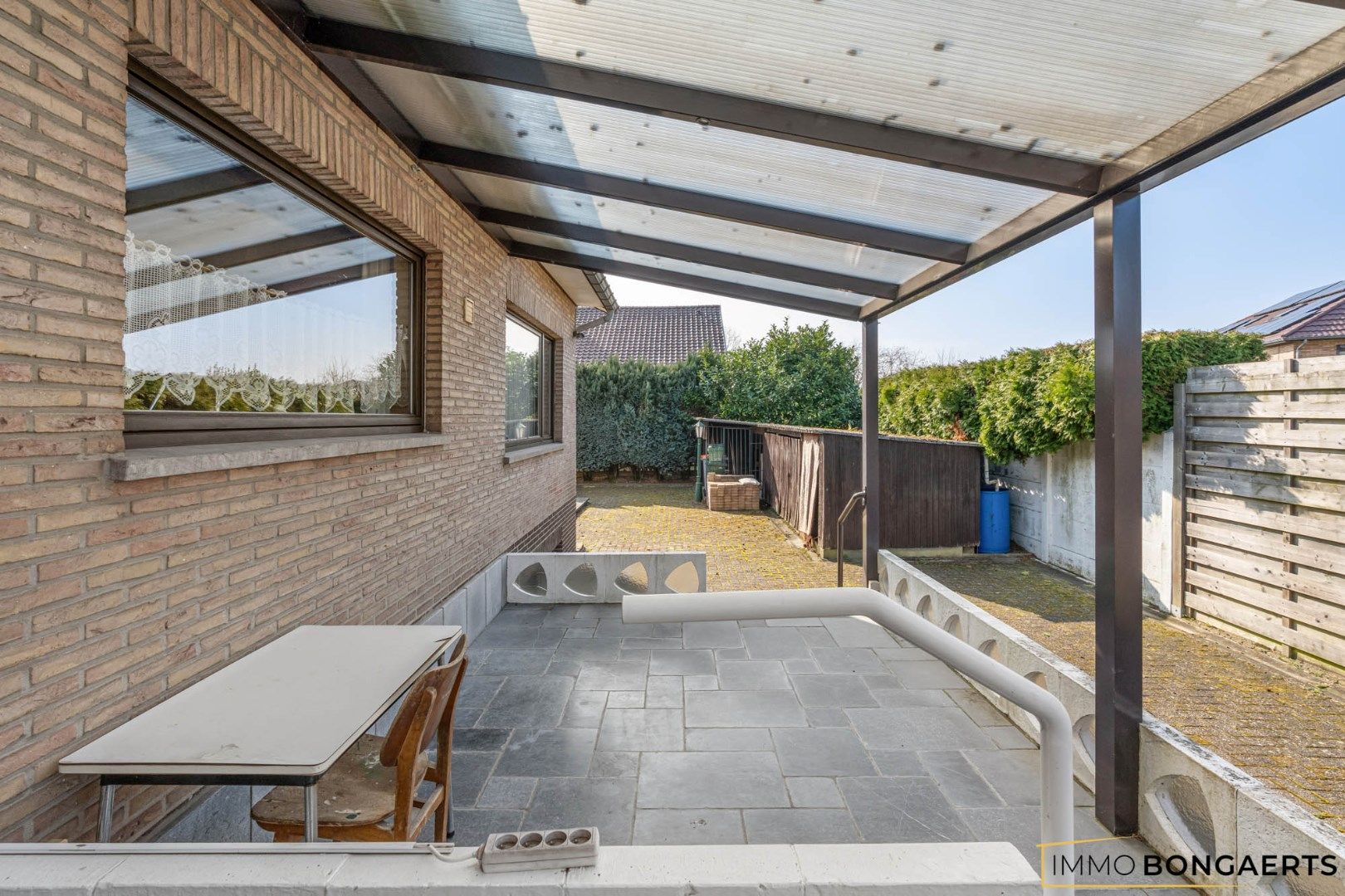 Ruime woning met drie slaapkamers foto 22