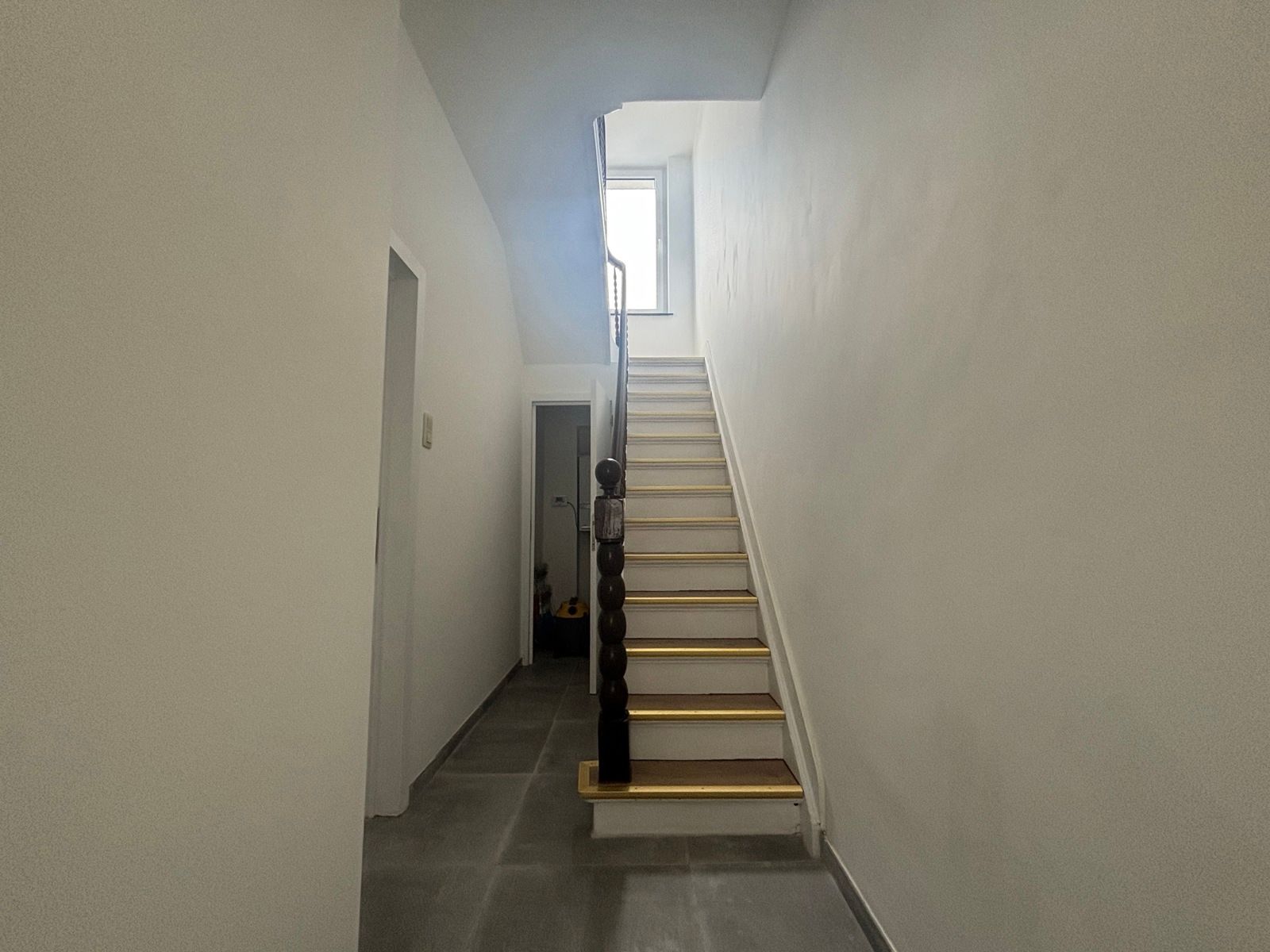 Vernieuwde woning met 3 slaapkamers!  foto 2