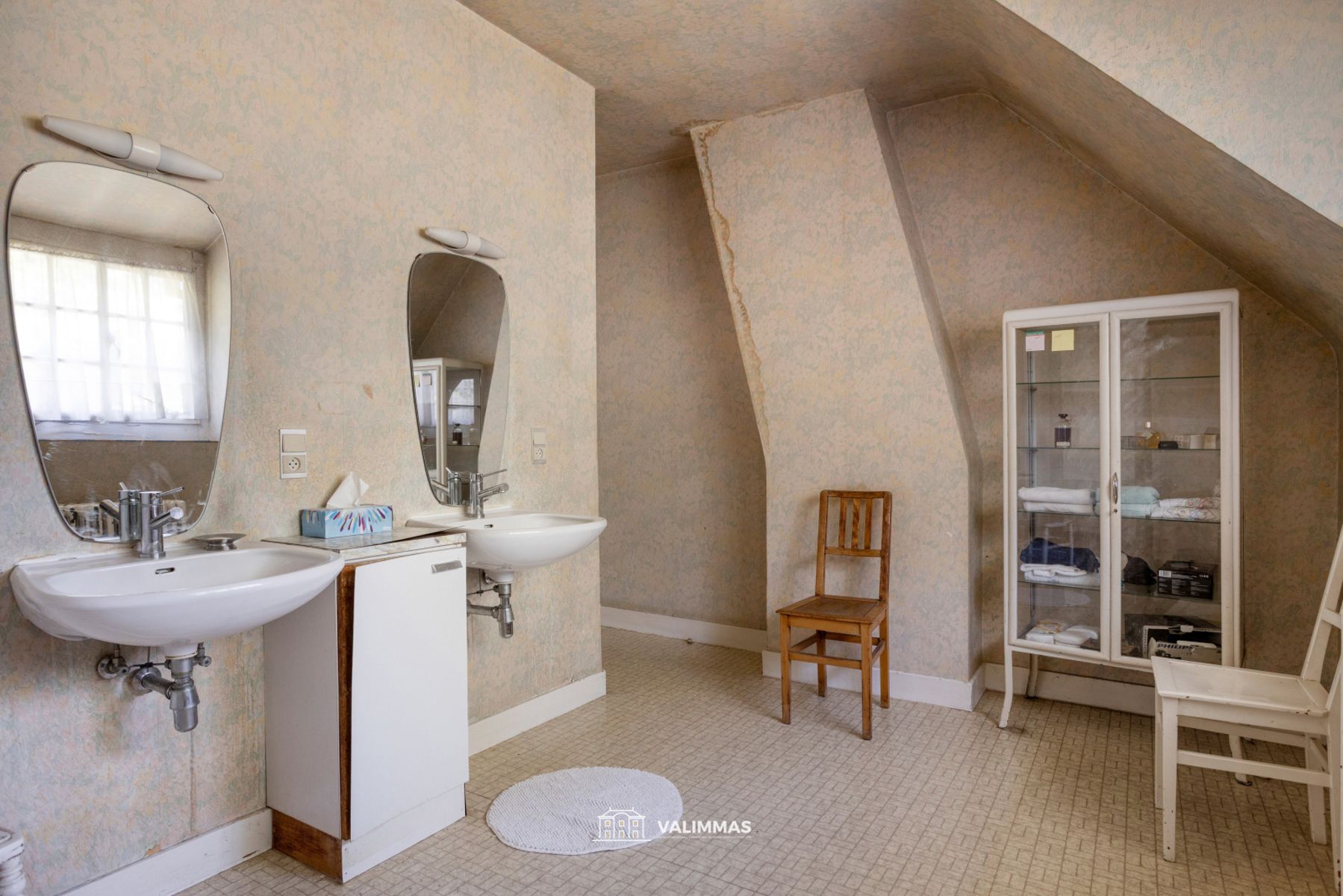 Uniek gelegen en zeer ruime doktersvilla met mooie tuin .... foto 18