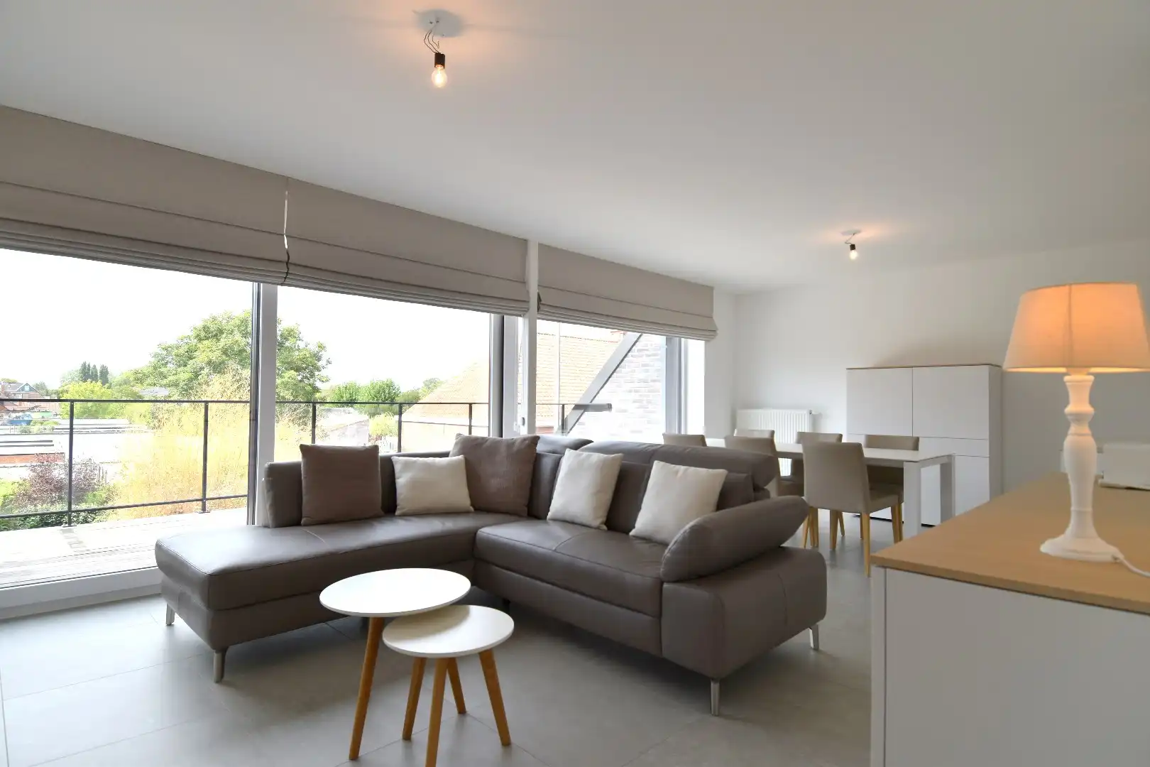 Recent appartement met 2 slaapkamers, ruim zonnig terras én zolder te koop in Sint-Eloois-Winkel foto 4