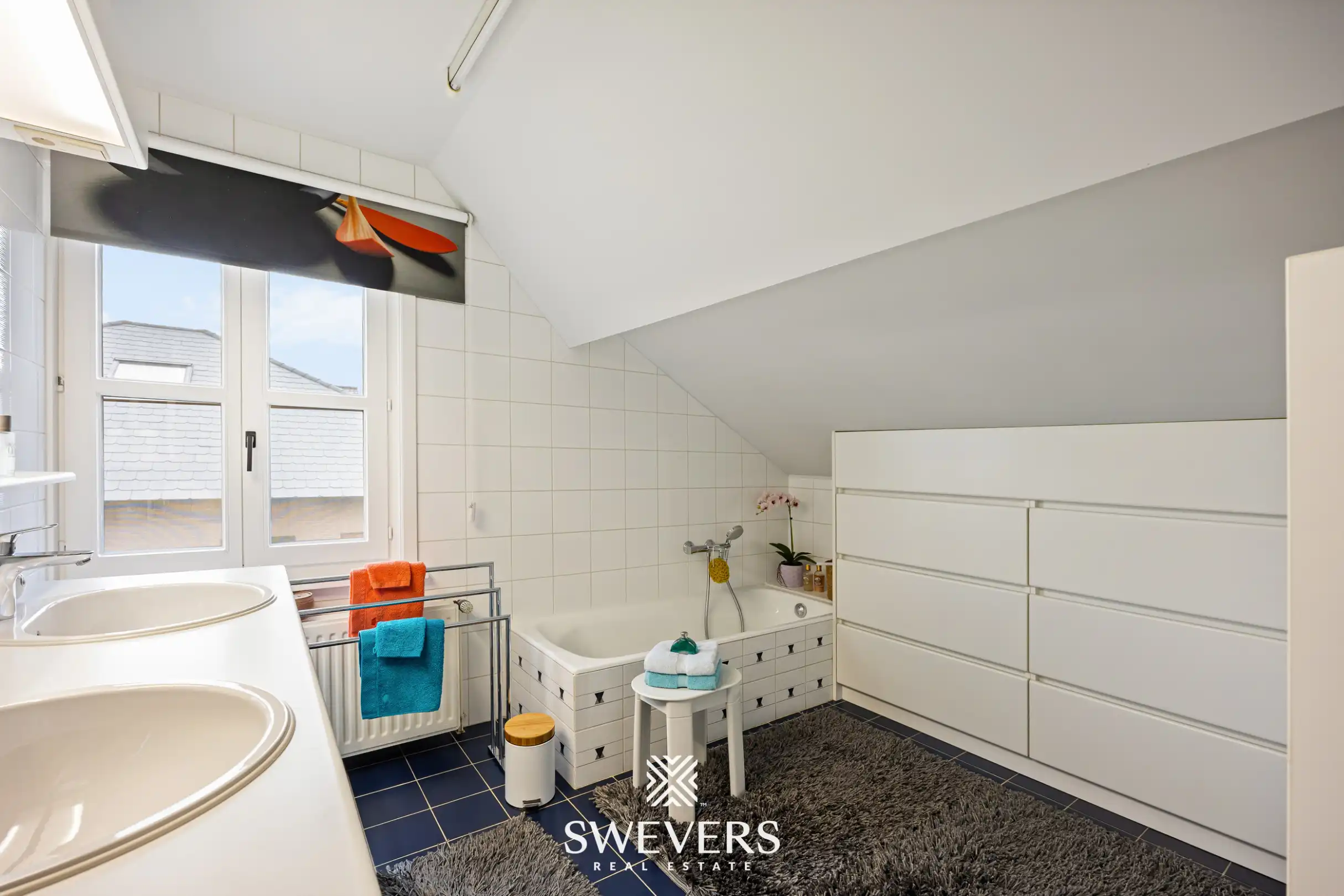 Sfeervolle open bebouwing met royale tuin en veel privacy foto 23