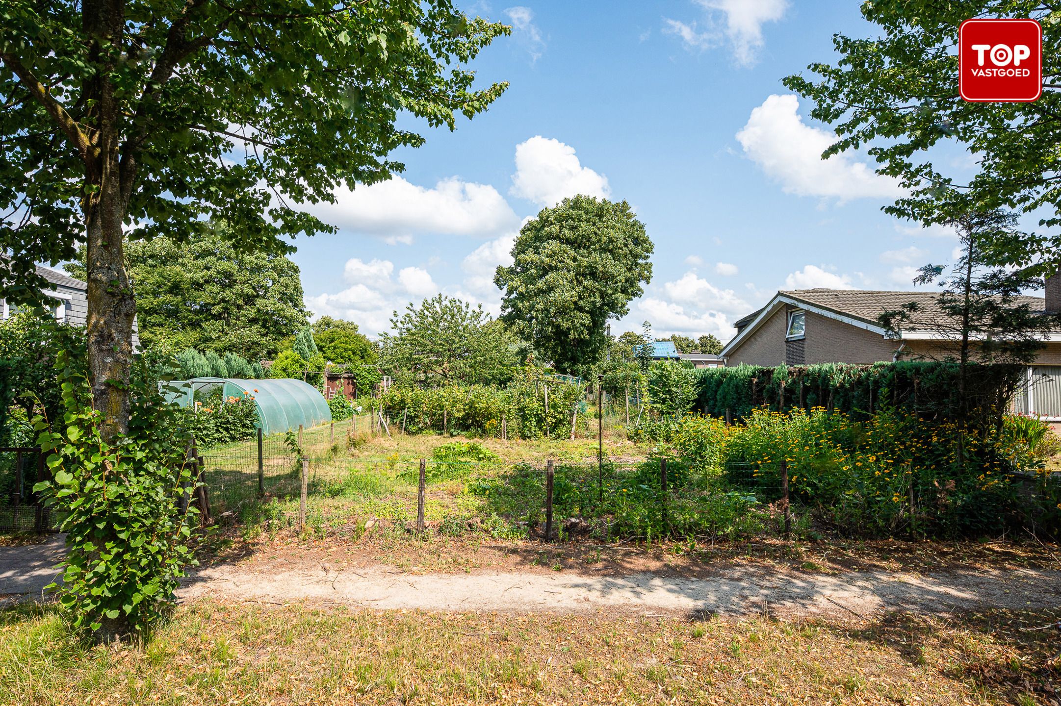 Perceel grond van 549m² in een rustige woonwijk foto {{pictureIndex}}