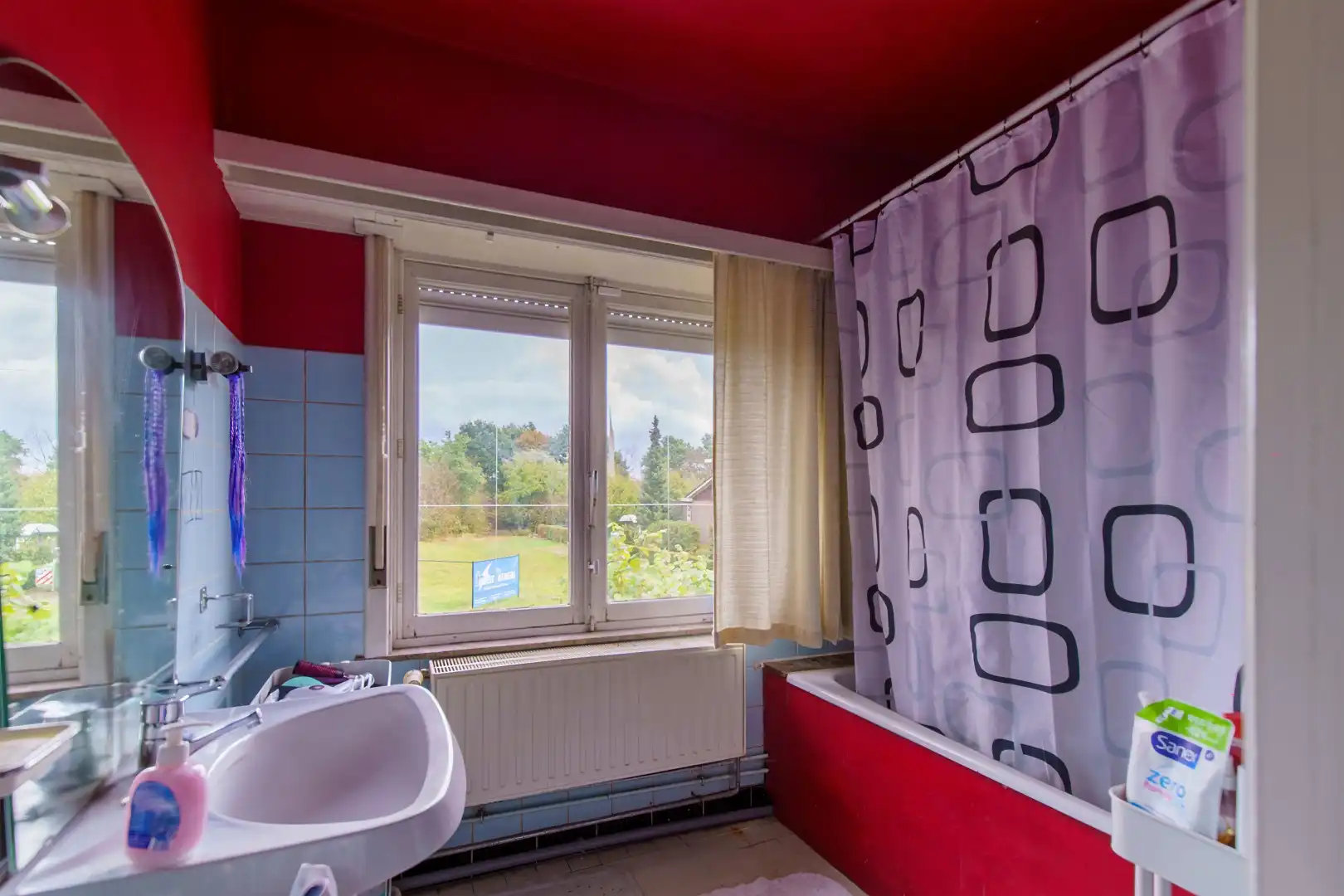 Ruime woning met vier slaapkamers en grote tuin foto 18