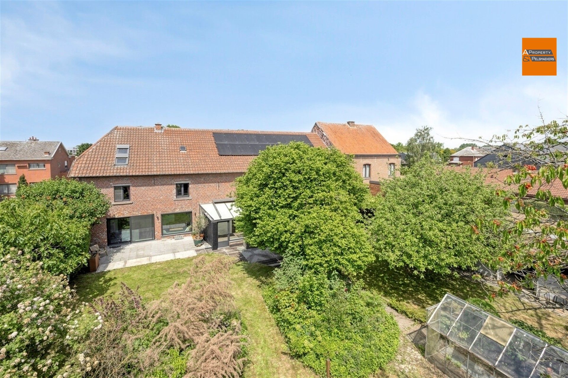 Eigendom met karakter en ruimte, 4 slaapkamers en  prachtige tuin foto 30