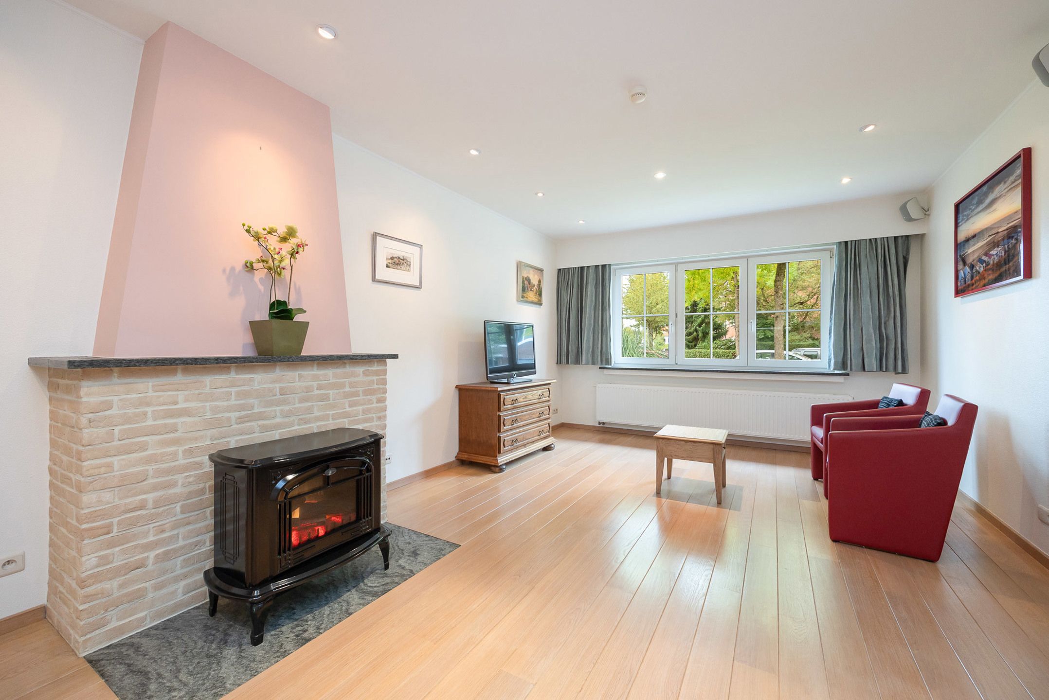 Charmante rietgedekte HOB met garage foto 8