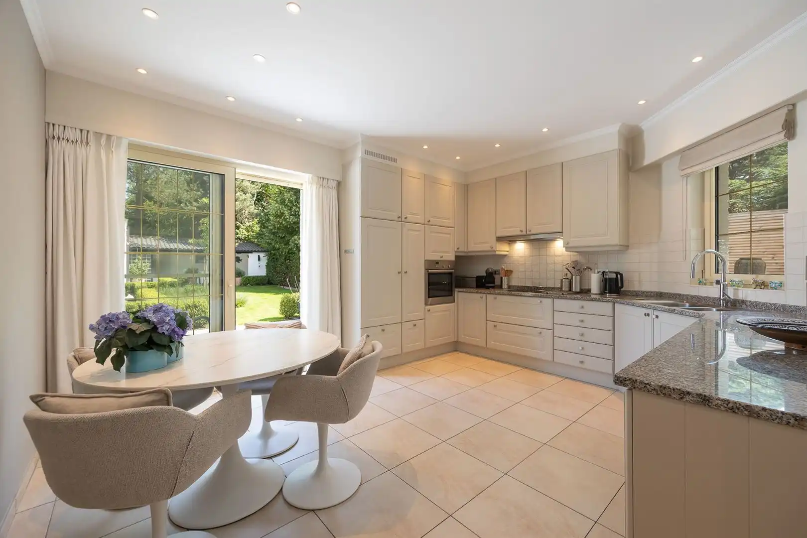 Een moderne villa met 4 ruime SLKS  en EPC A! foto 11