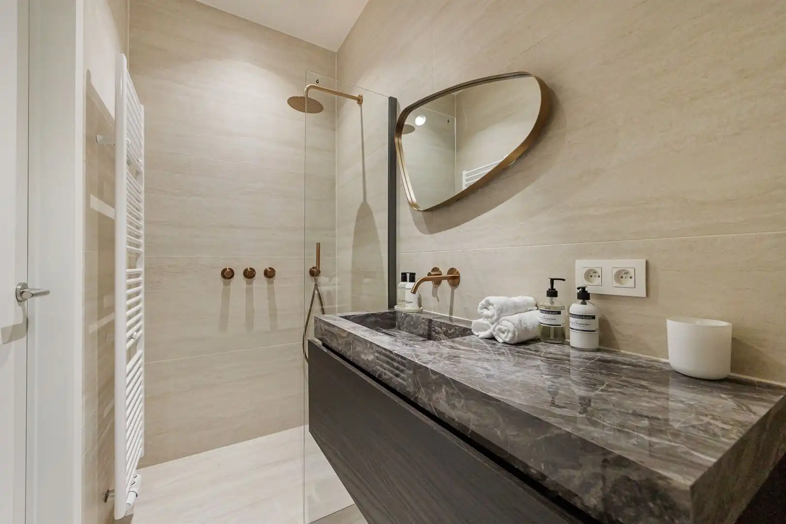 Charmante duplex met terras foto 20