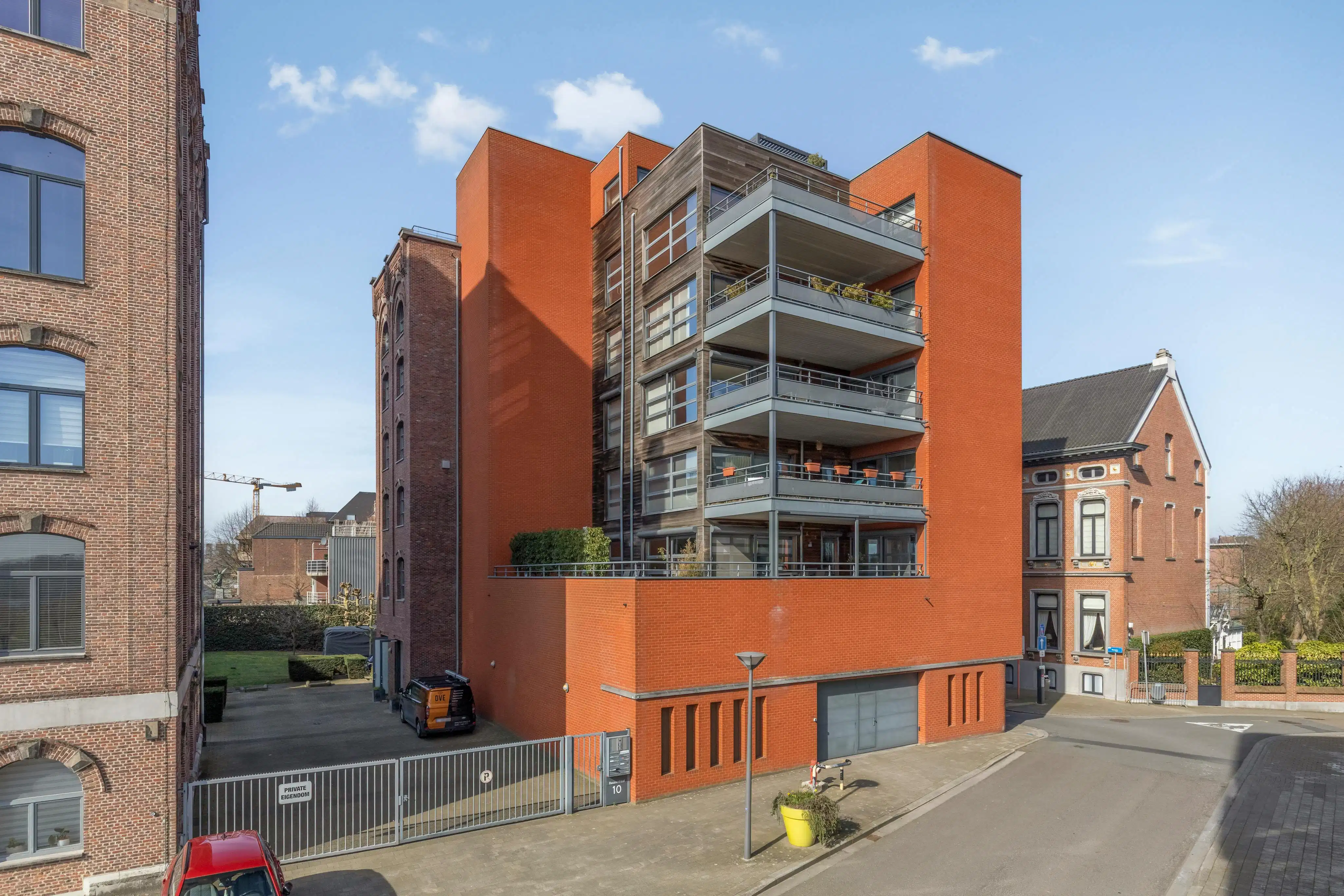 Instapklaar dakappartement met zicht op het water in Boom foto {{pictureIndex}}