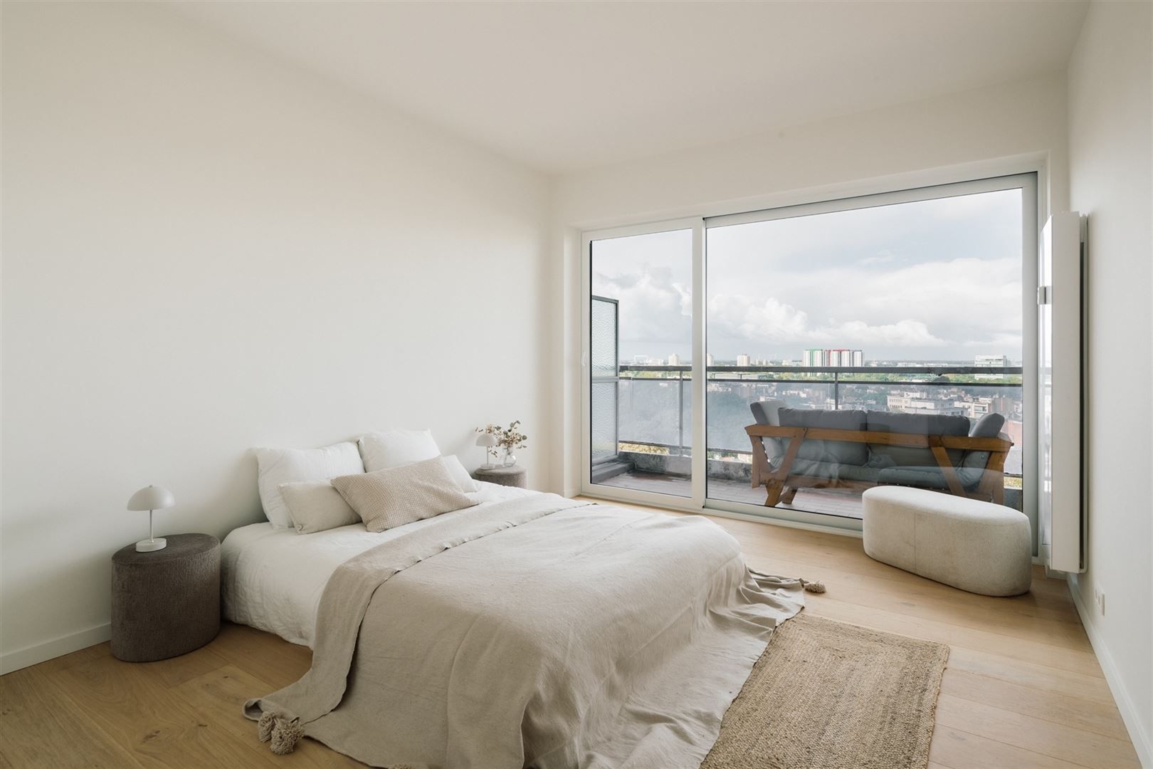 Gerenoveerd appartement met panorama over Antwerpen foto 18