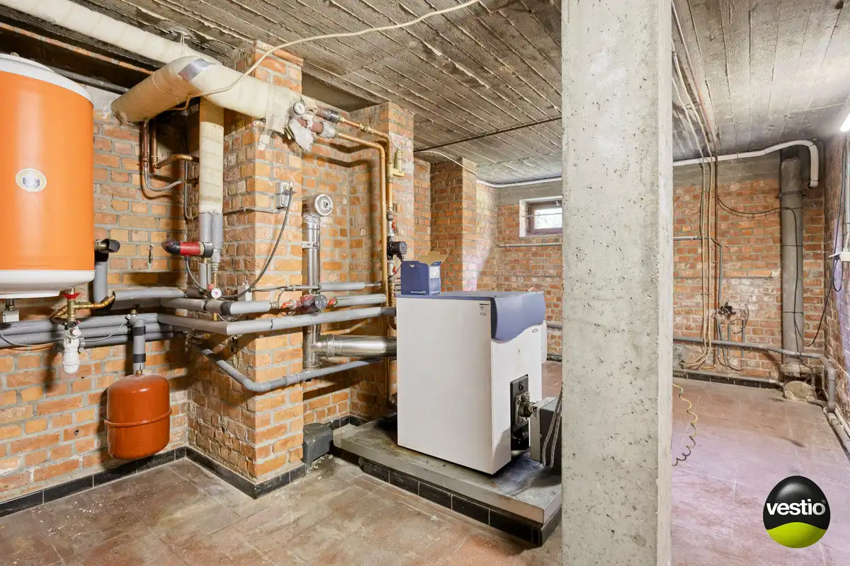 RUIME RESIDENTIEEL GELEGEN VILLA OP 46A89CA NABIJ CENTRUM BILZEN. foto 45