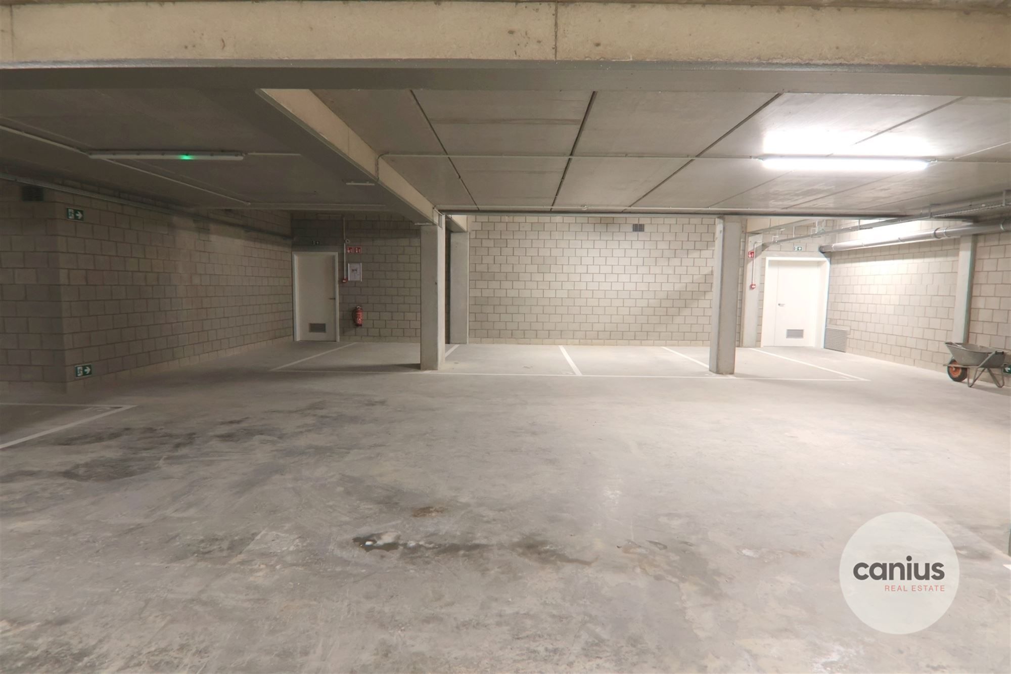 GESCHILDERDE PENTHOUSE IN HARTJE HASSELT MET 2 SLKS + 2 TERRASSEN & PARKING foto 18