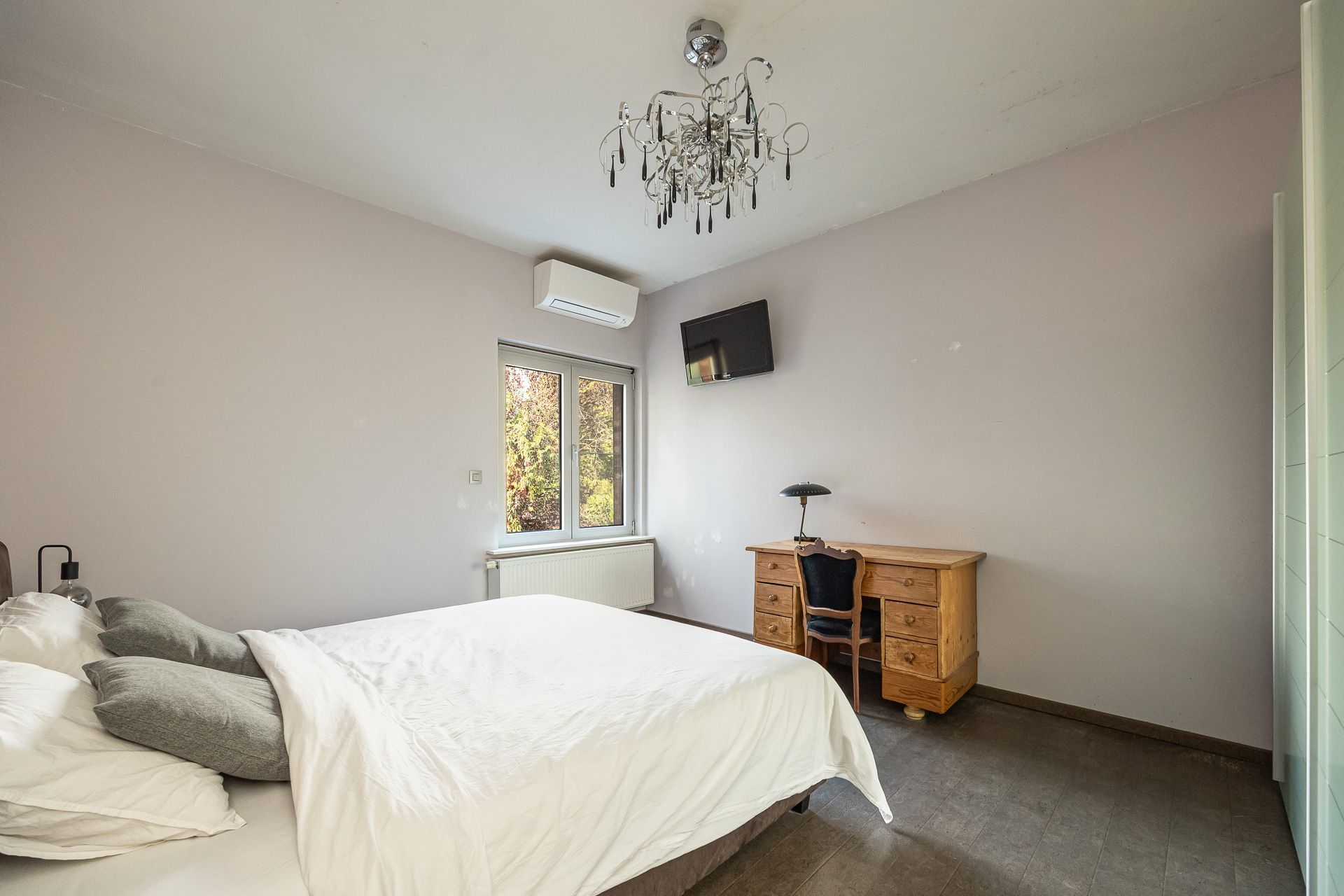 Volledig gerenoveerde gezinswoning met 5 slaapkamers te Kontich foto 14