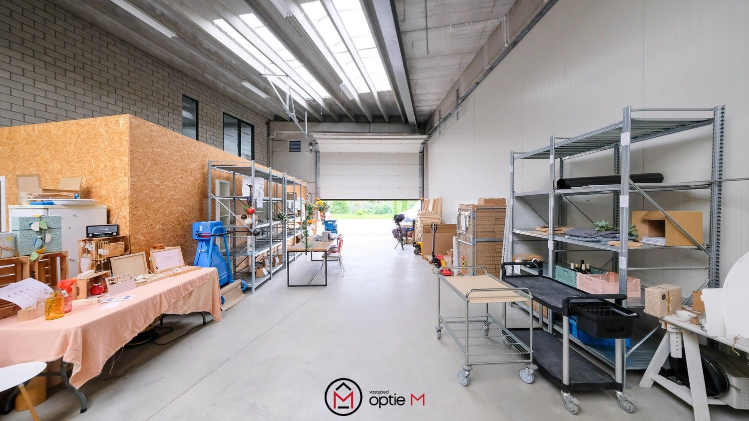 Magazijn met kantoor te huur in Lummen foto 6