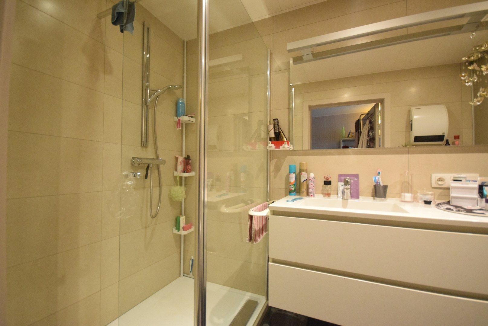 Mooie rijwoning in Ardooie - met achterliggende garage foto 8