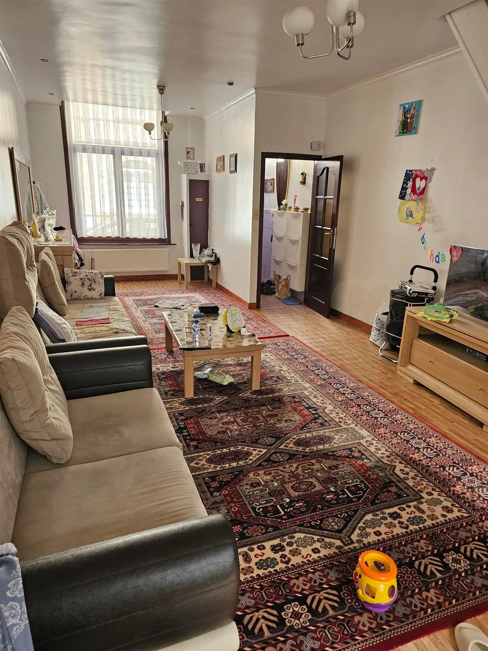 Centraal gelegen rijwoning met 3 slaapkamers en grote geïsoleerde zolder. foto 3