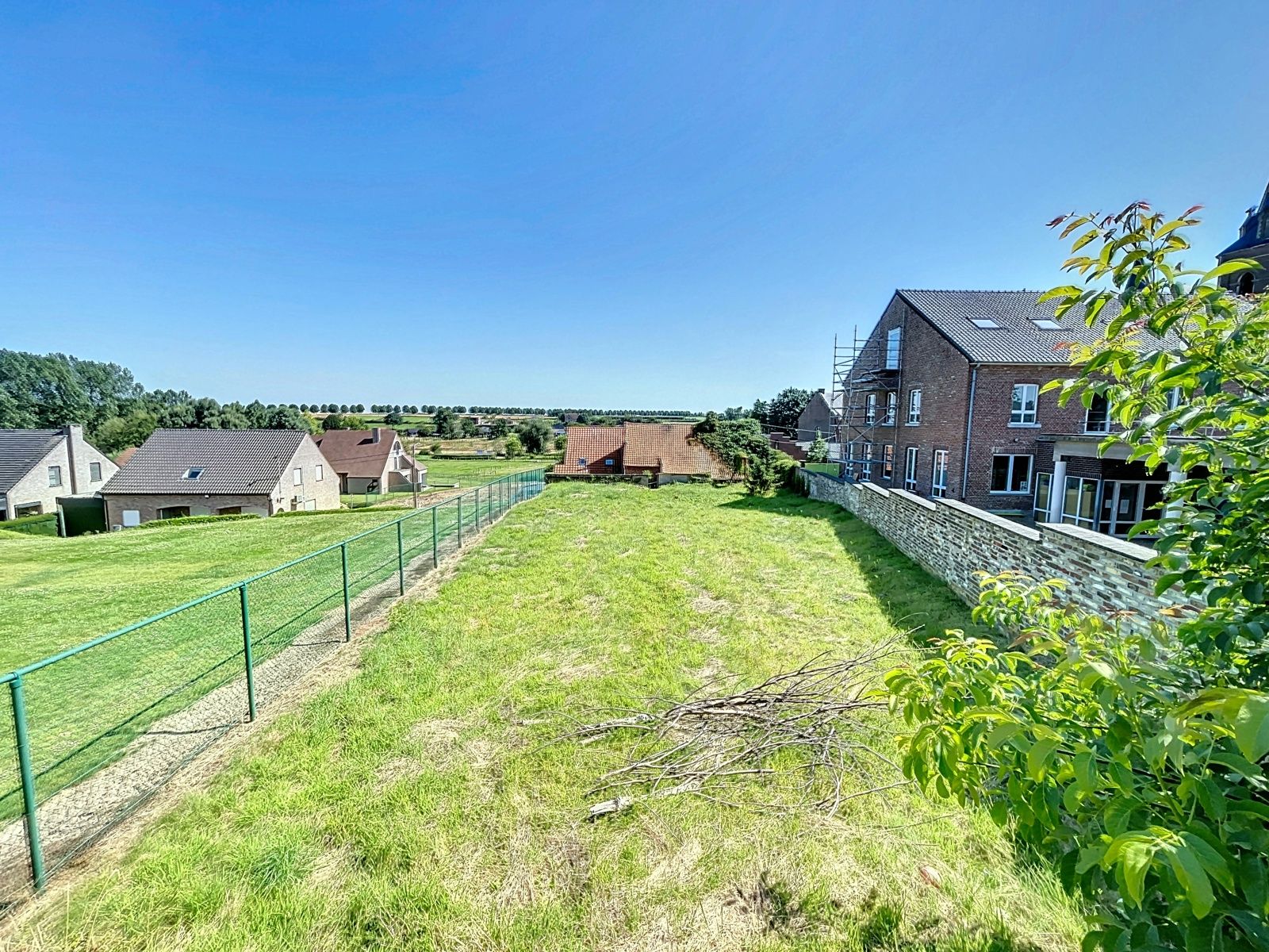 Authentieke hoeve met 8 kamers en tuin - deels gerenoveerd. foto 2