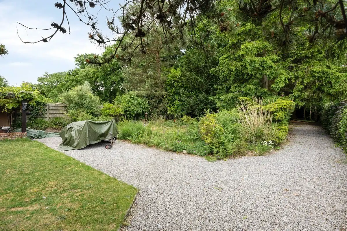 Ruime woning met 3 slaapkamers en grote tuin foto 20