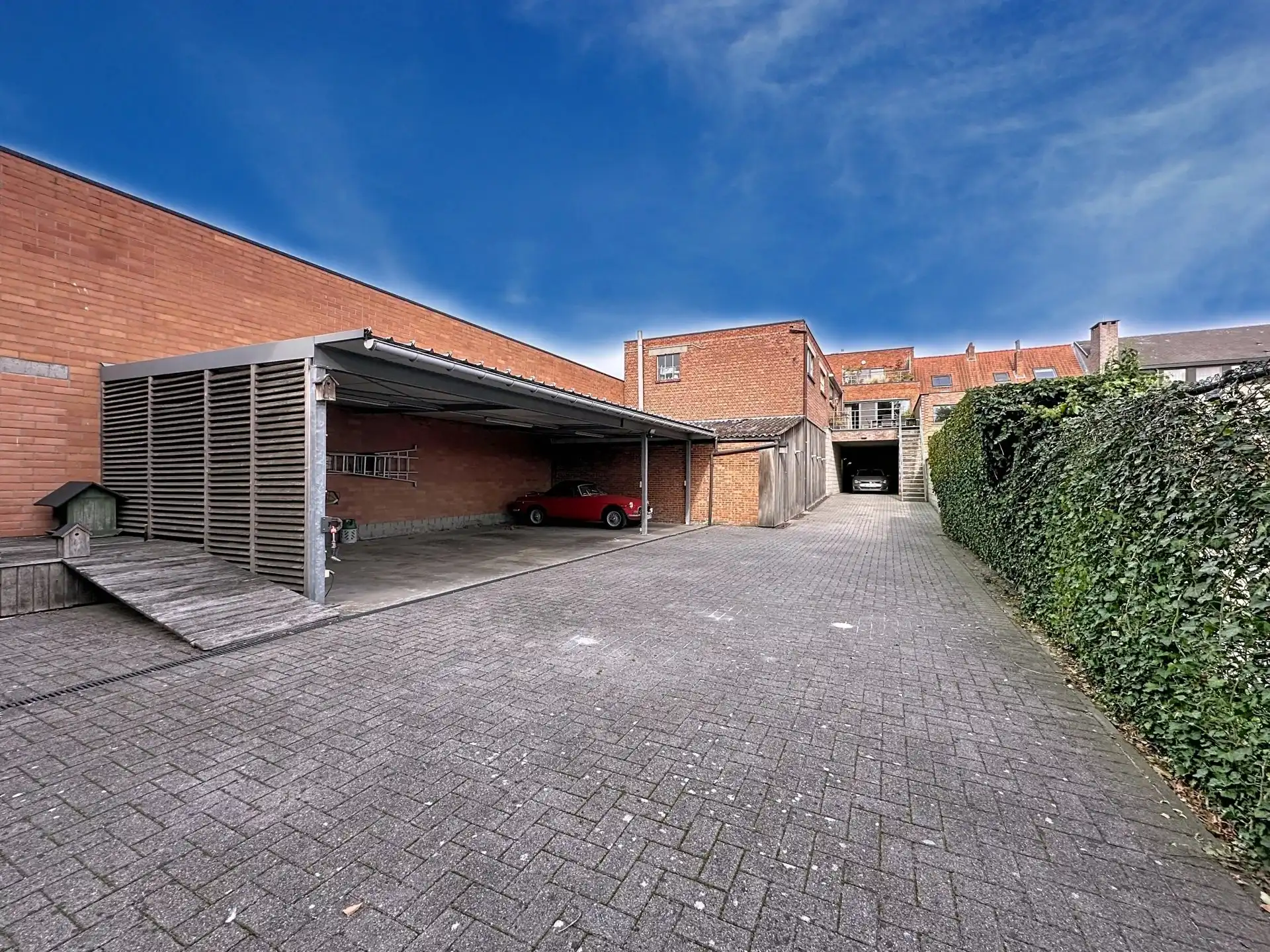 Ruim appartement met 2 slaapkamers, terras en overdekte staanplaats. foto 15