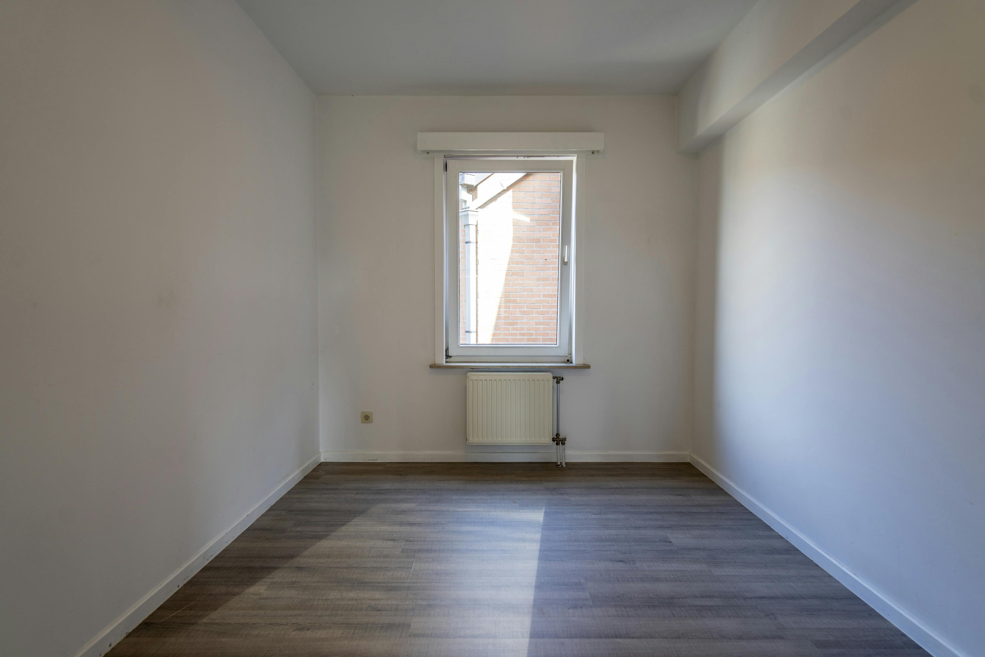 Ruim 3-slaapkamer-appartement met centrale ligging te koop in Kortrijk foto 11