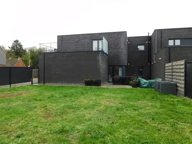Rustig gelegen gelijkvloers appartement met tuin en carport foto 15