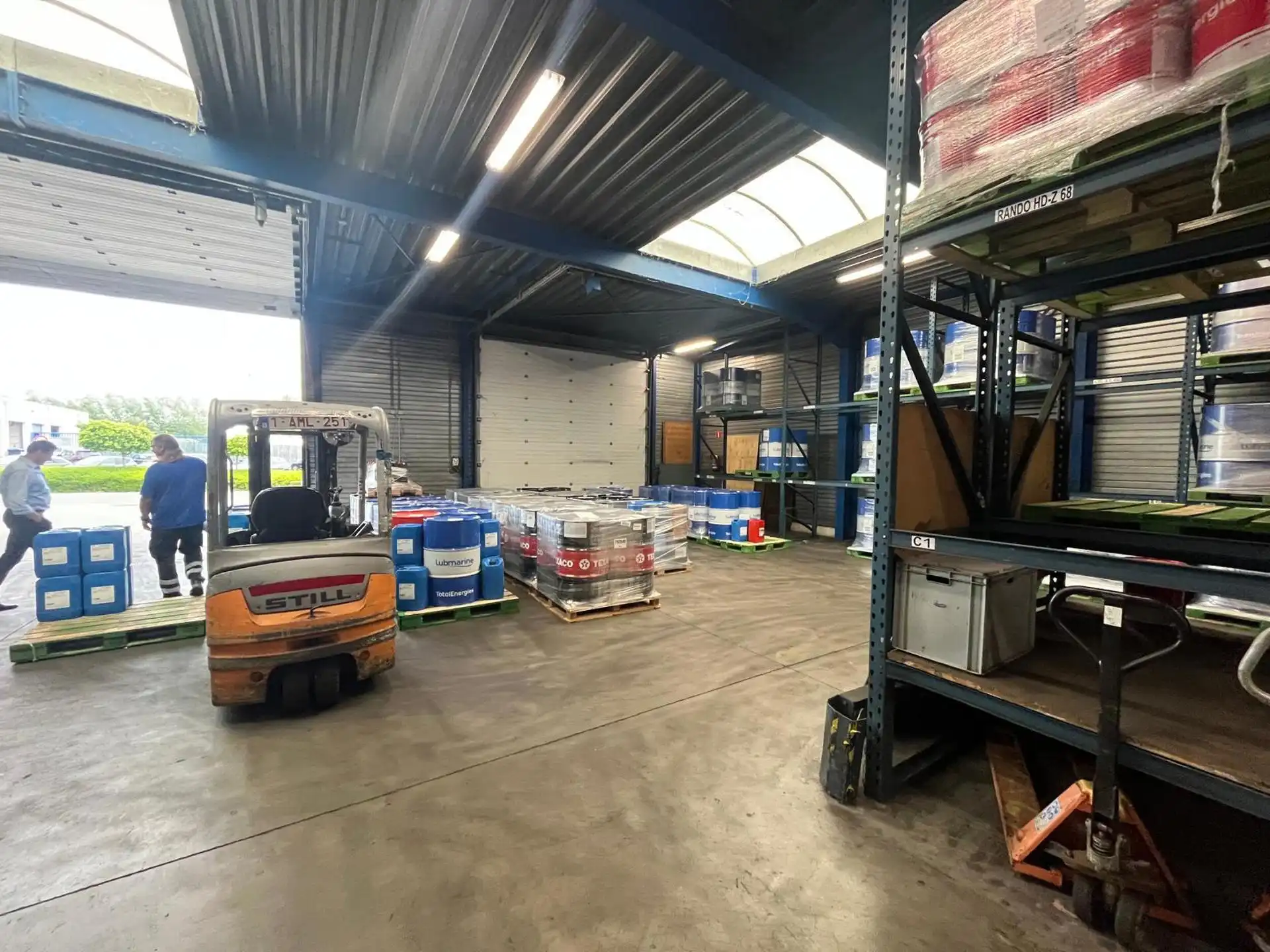 Magazijn van 950m² te Schelle nabij A12 foto {{pictureIndex}}