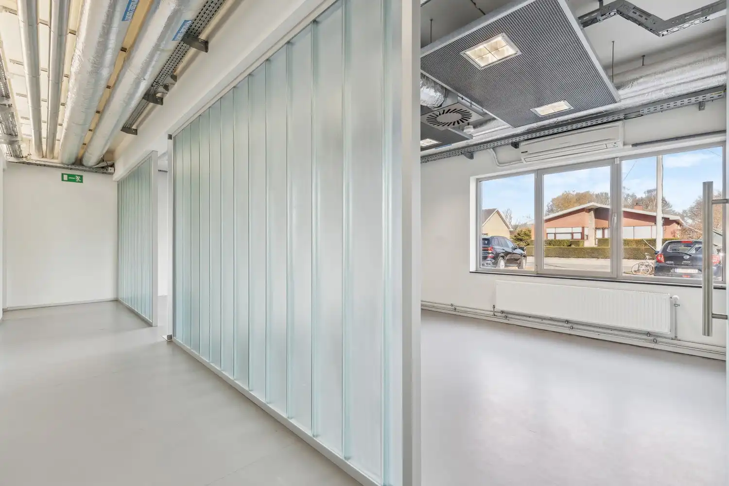 Veelzijdig kantoorgebouw met ruime parking op 2433 m² foto 34