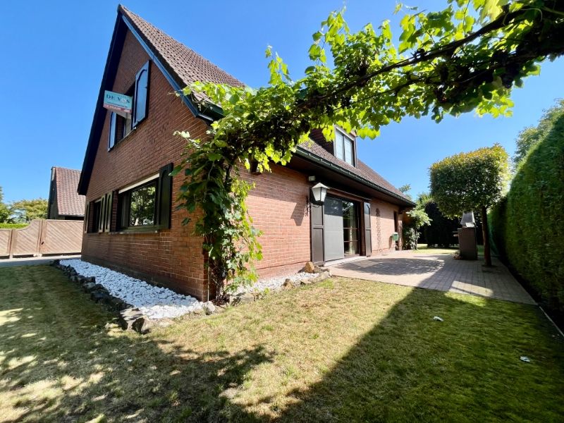 CHARMANTE VILLA IN RUSTIGE WOONWIJK MET UITSTEKENDE LIGGING foto {{pictureIndex}}