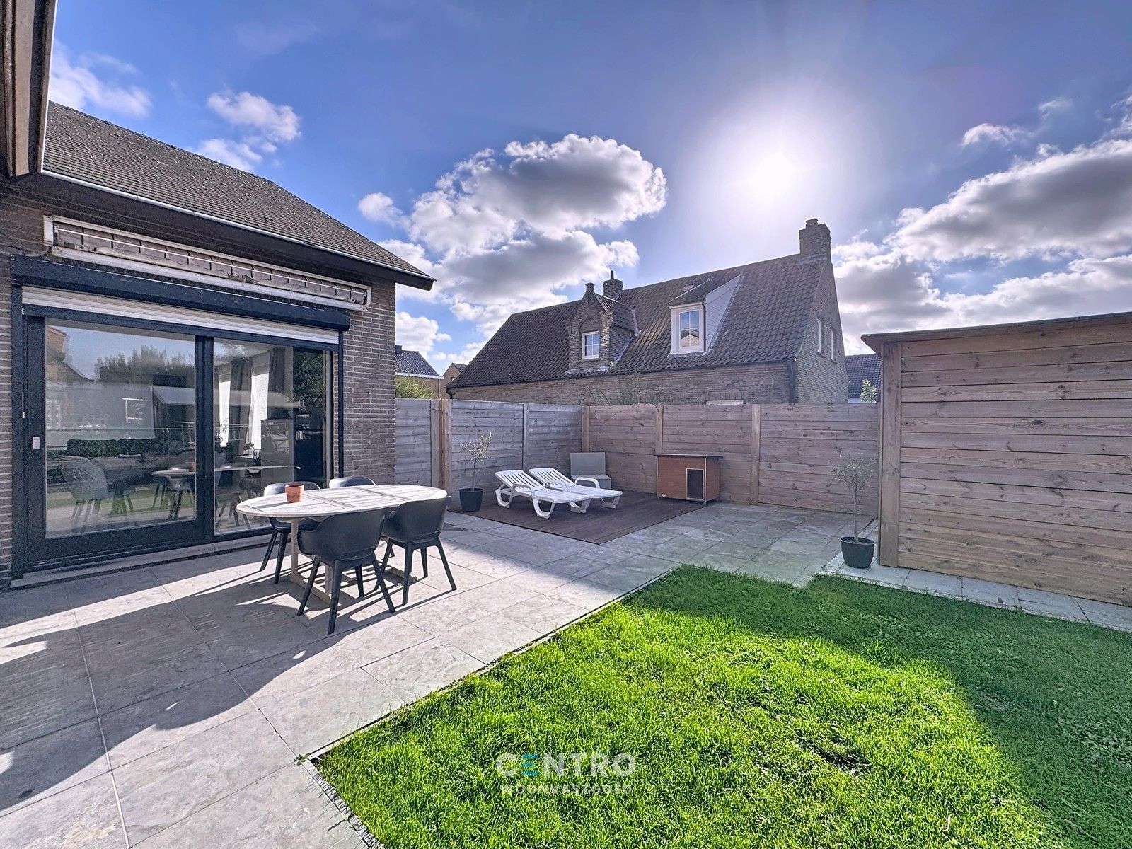 RESIDENTIEEL gelegen villa met 3 slpks, garage én ZUIDger. tuin! foto 18