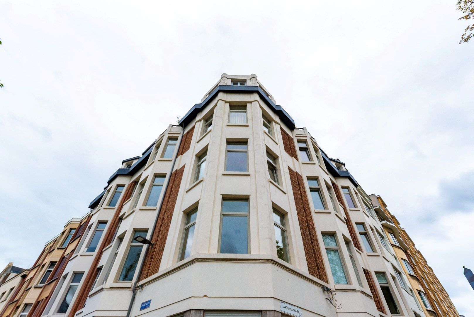 Prachtig gerenoveerd appartement in art deco gebouw foto 18