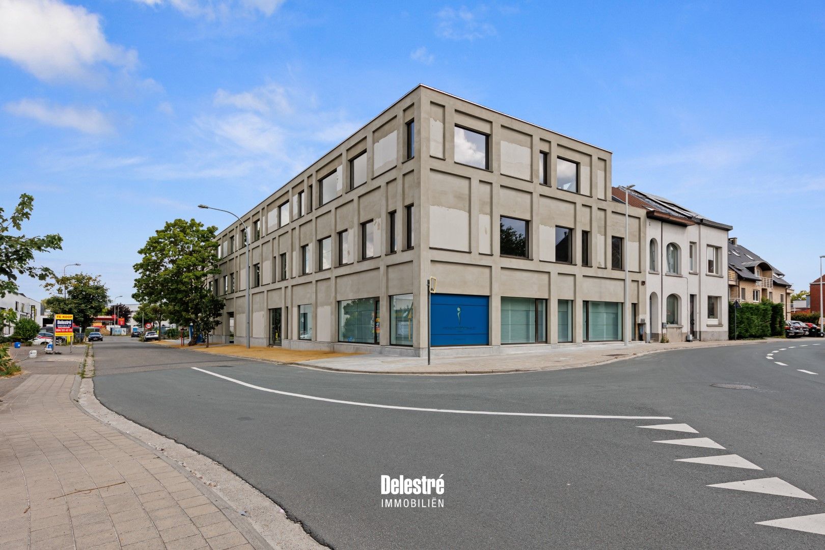 UNIEKE NIEUWBOUWKANTOREN MET PARKING foto {{pictureIndex}}