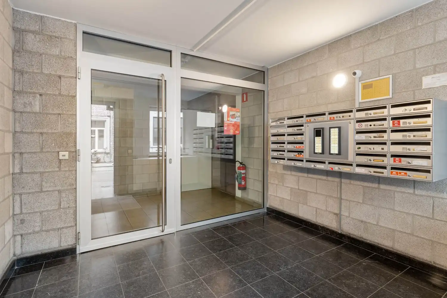 Lichtrijke en gemeubelde studio(22m²) nabij het station te centrum Leuven! foto 2