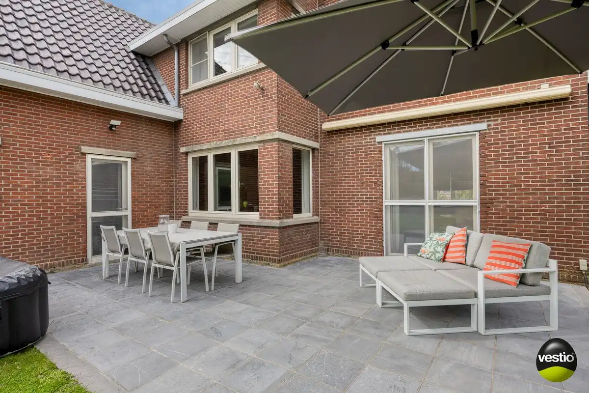 Exclusieve open bebouwing met 5 slaapkamers, zwemvijver en zonnige tuin op 17a 98ca foto 17