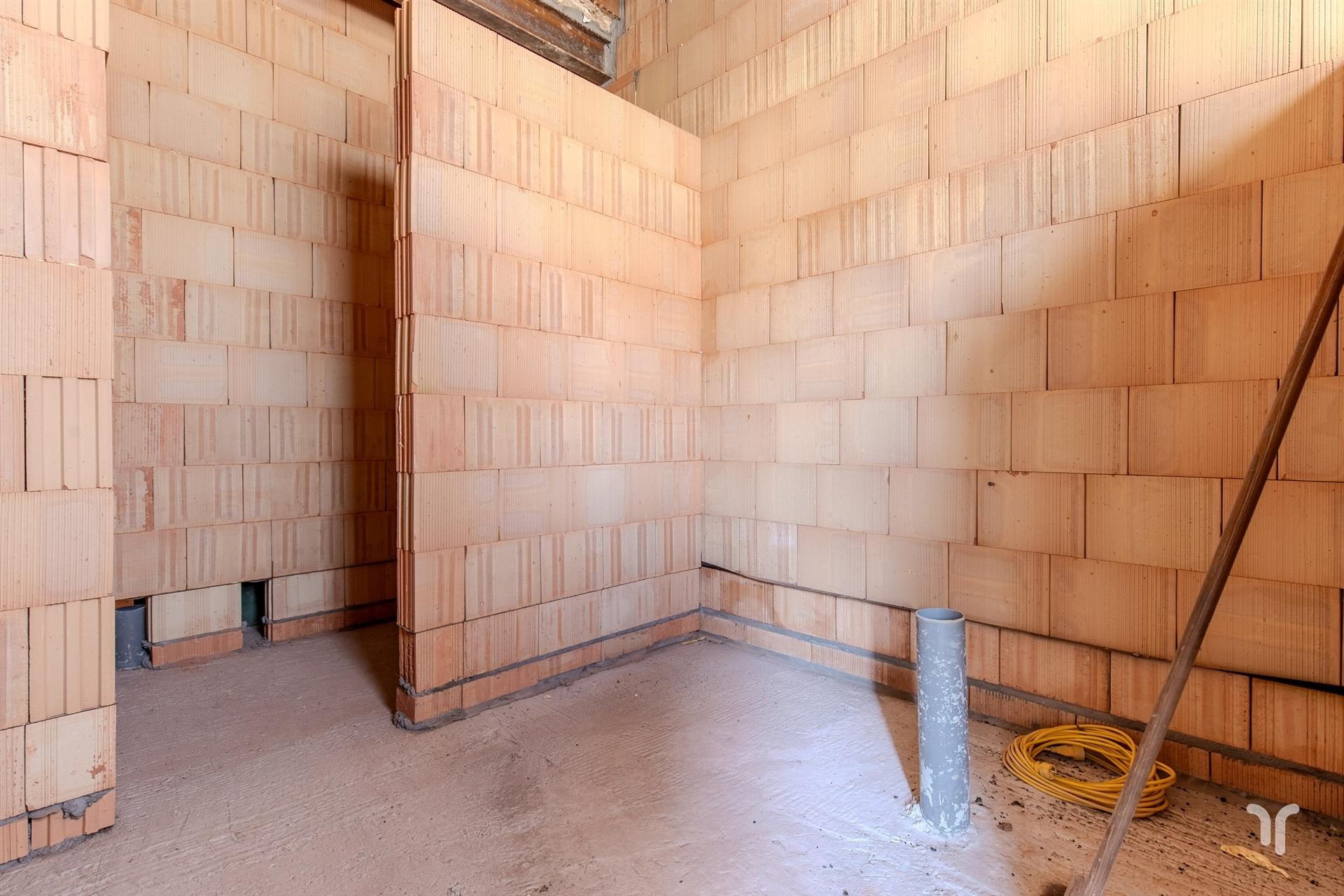 Ruime woning in heropbouw met nieuwe aanbouw. foto 10