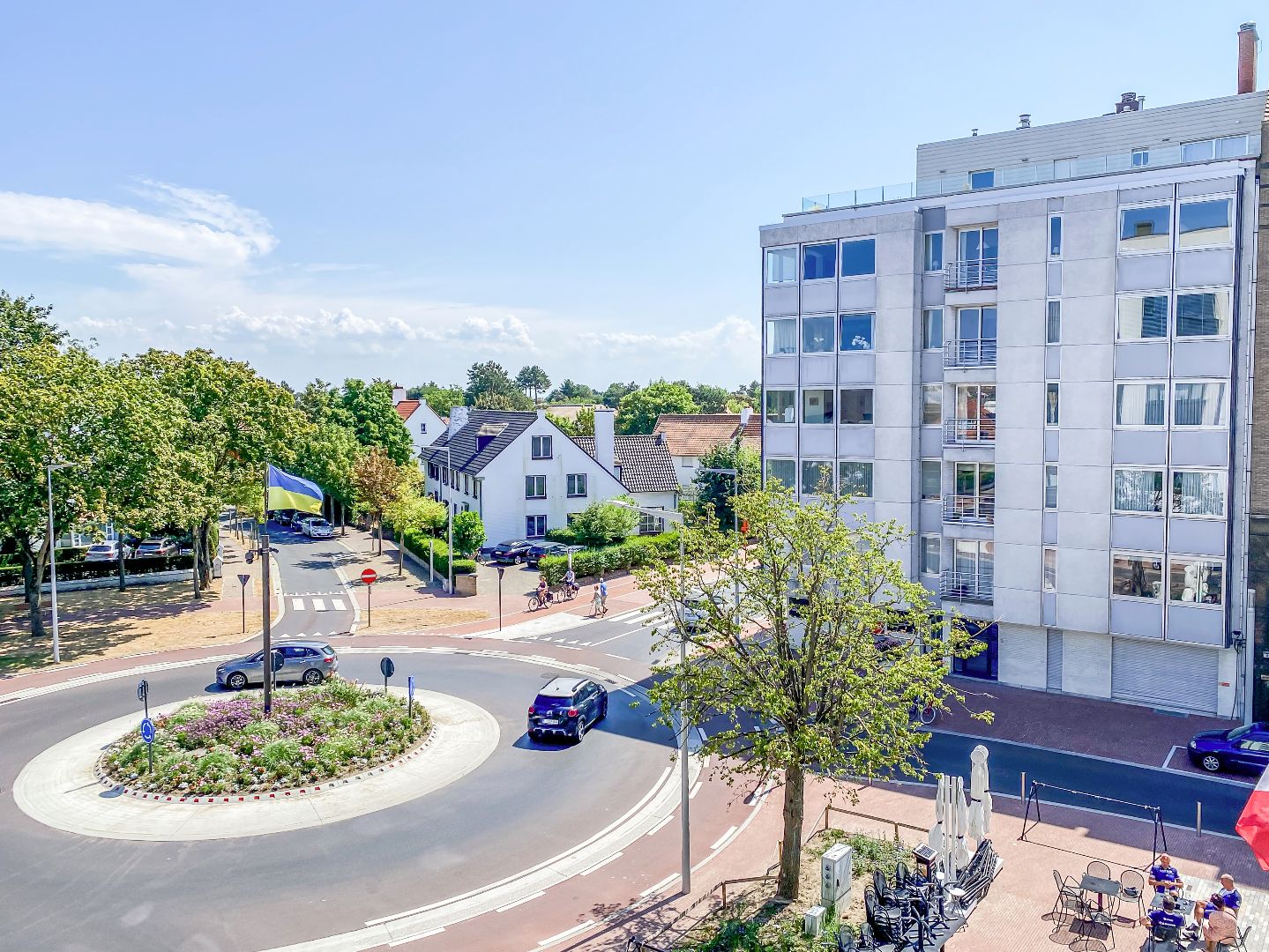 Nieuw appartement gelegen aan de zuidkant van het vernieuwde Burg. Fr. Desmidtplein. Gevelbreedte van ca. 8 meter. foto 3