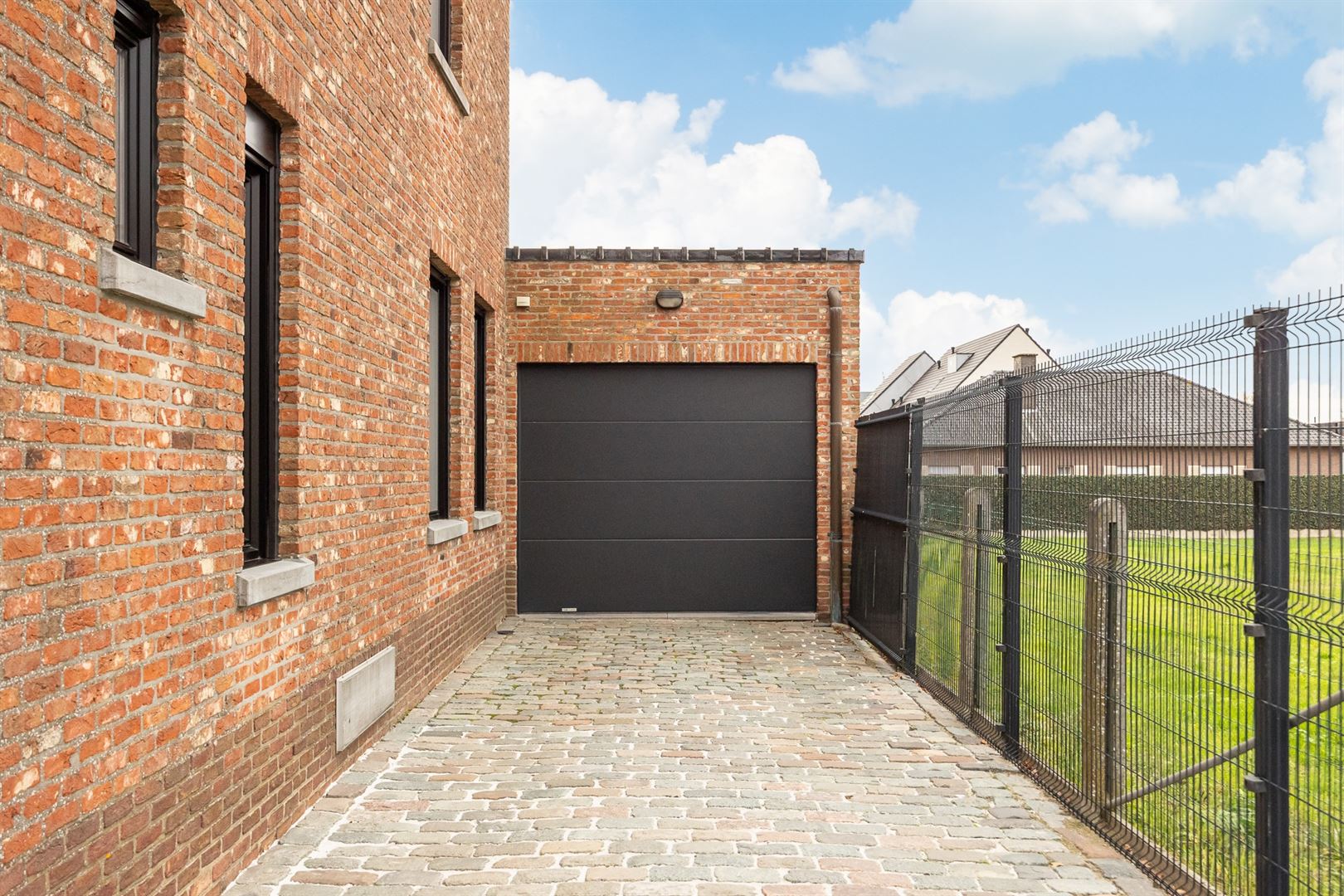 Ruime en sfeervolle OB te Heist-centrum! foto 30