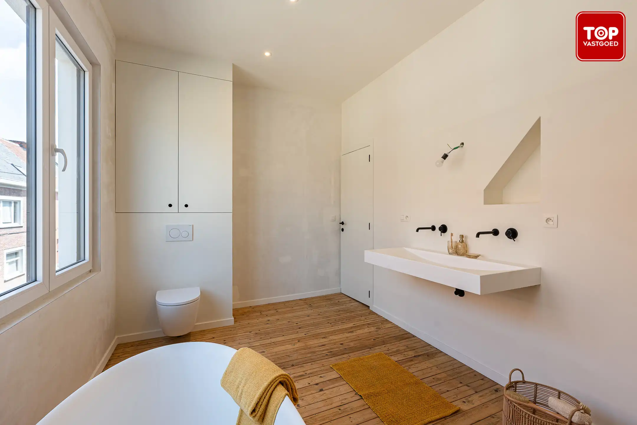Instapklare, totaal gerenoveerde woning op toplocatie! foto 16