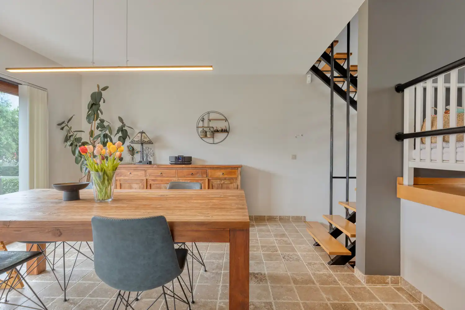 Instapklare split-level woning in de gegeerde wijk Rietschoorvelden te Merksem! foto 10