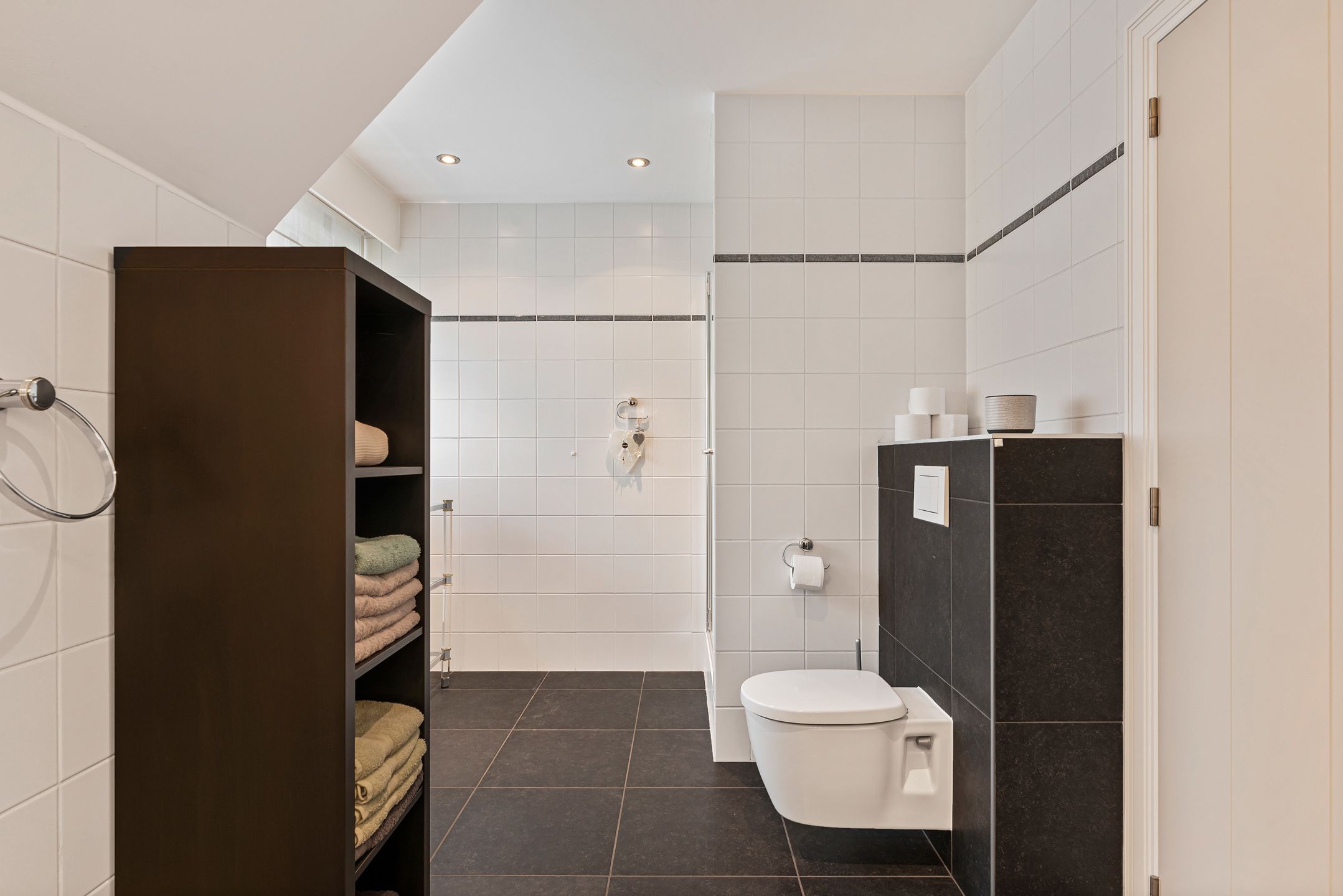 Rietgedekte villa met bijgebouw in Engelse stijl op 3.080m² foto 23