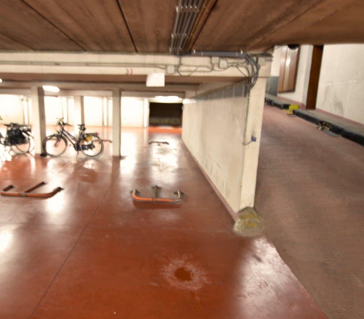 Garageplaats centraal gelegen nabij het Albertplein en de  Kustlaan foto 3