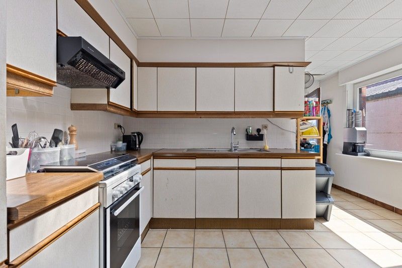 Op te knappen gezinswoning met mogelijkheid tot 4 slaapkamers TE KOOP in Oostrozebeke! foto 4