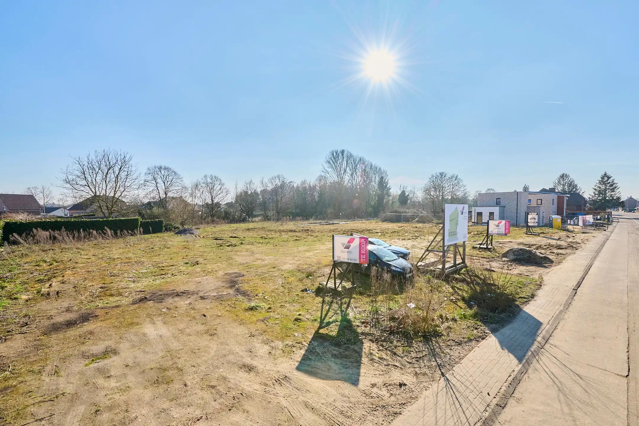 Drie vergunde bouwgronden te koop foto 4