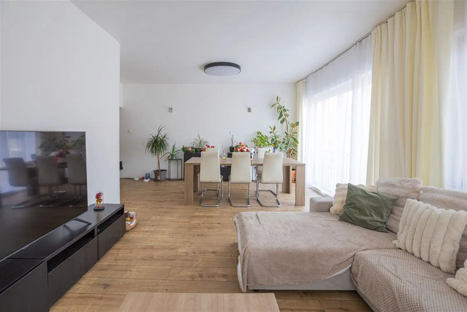 Instapklaar appartement in Gent (Dampoort)! foto {{pictureIndex}}