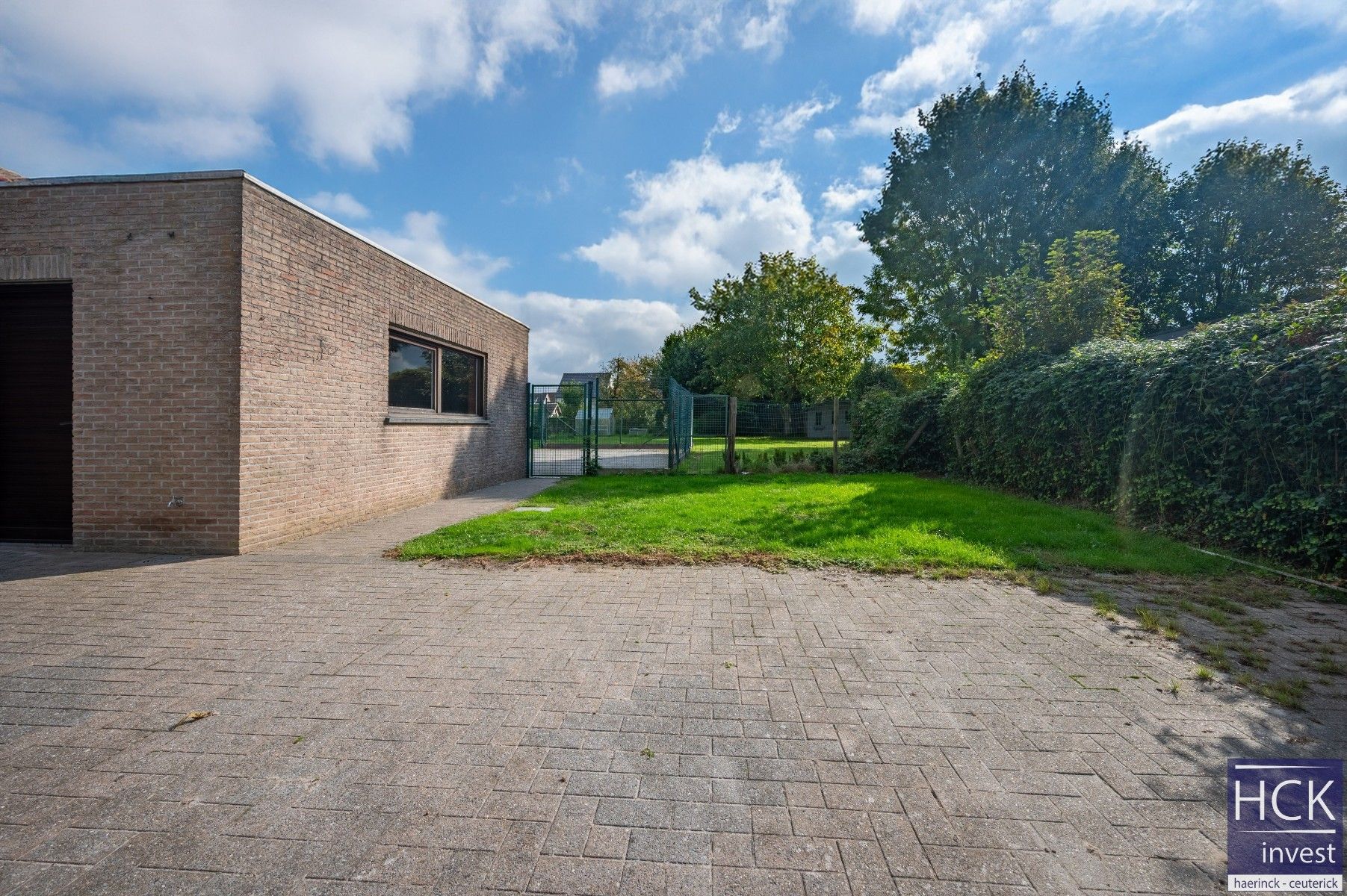 KRUISHOUTEM - Zeer ruime alleenstaande woning met 5 slpk. op 1256 m² foto 11